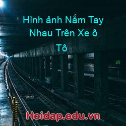Hình ảnh nắm tay nhau trên xe ô tô